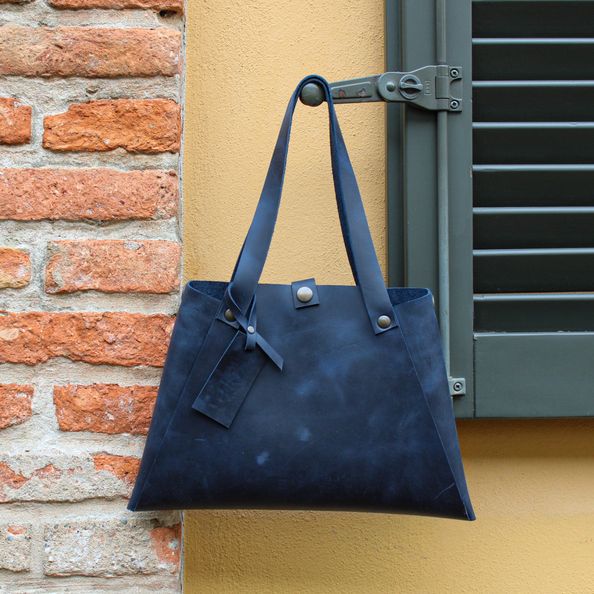 Victoria BLUE