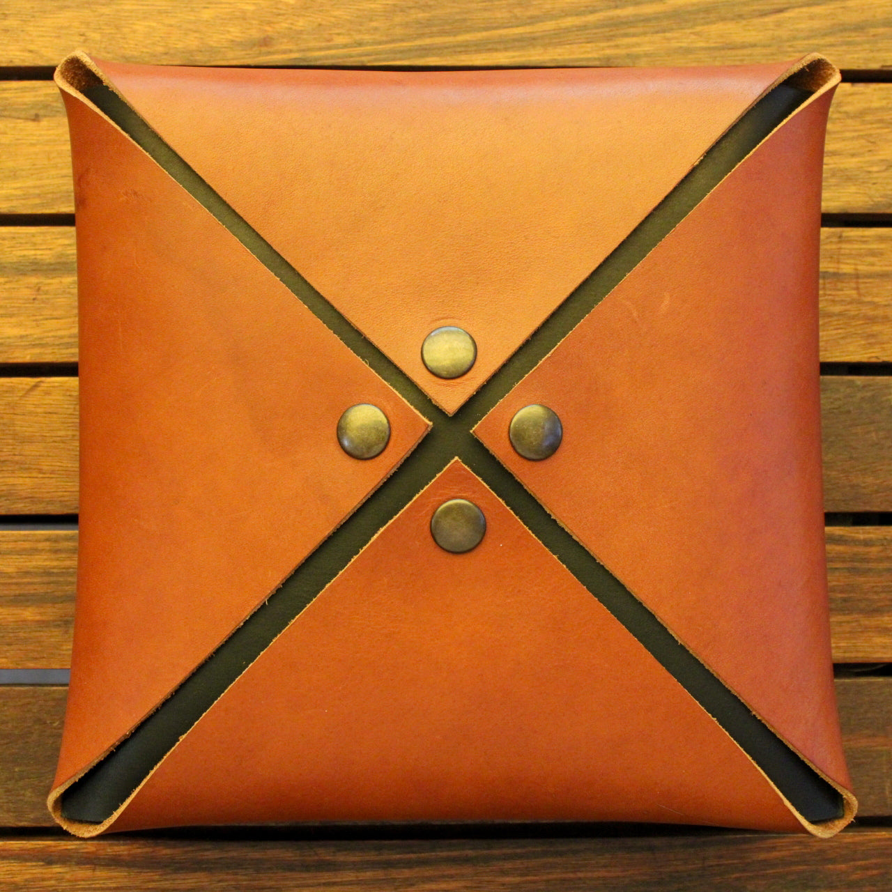 Maxi-Q BROWN & BLACK - Tom Jazz